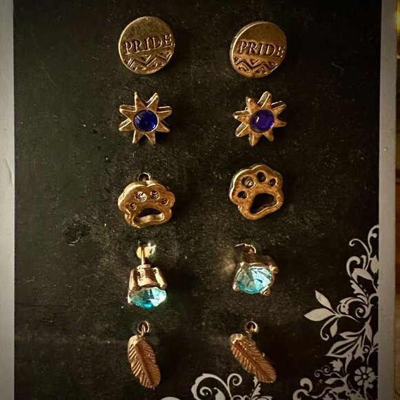 Disney / HER Accessories Pocahontas themed earing set - Picture 2 of 3